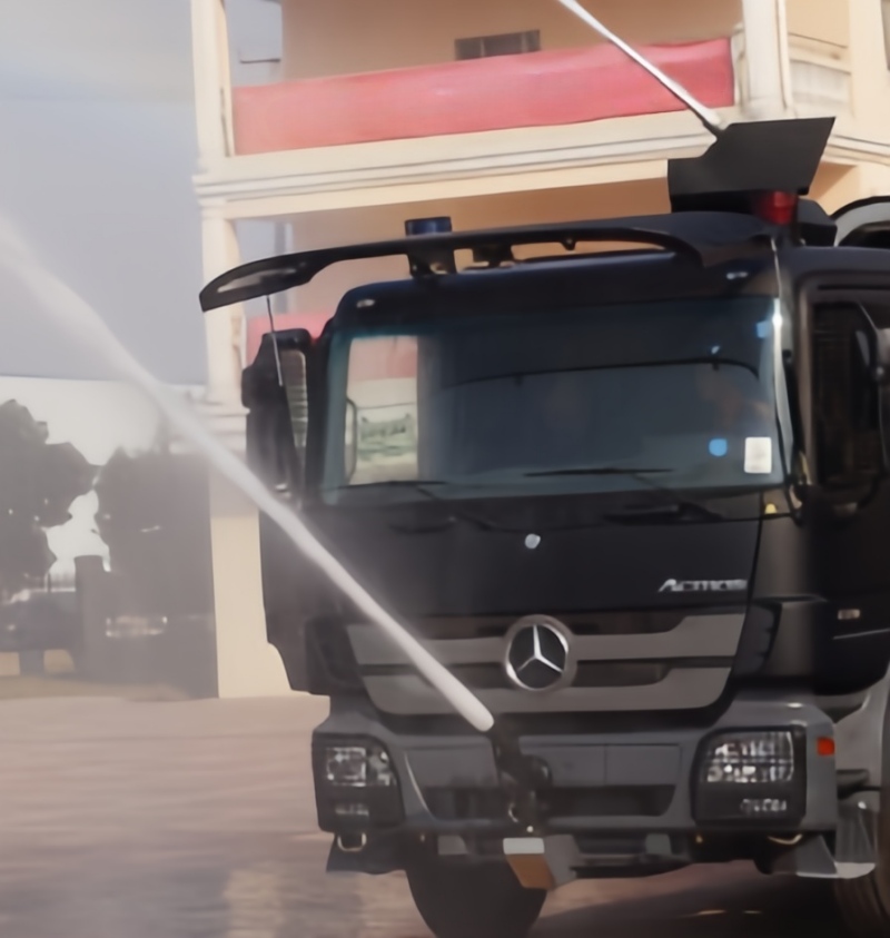 HOWO 6x4 turbojet riot control vehicle